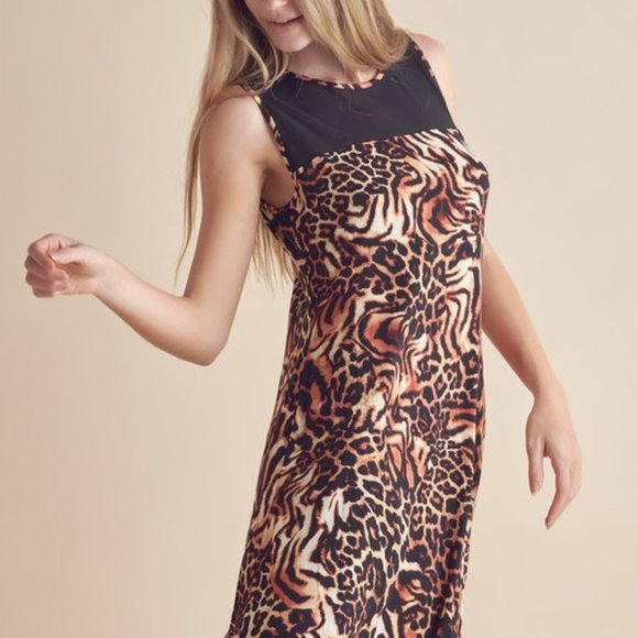 Yelete Full Size Animal Print Round Neck Sleeveless Dress with Pockets - Picture 4 of 5